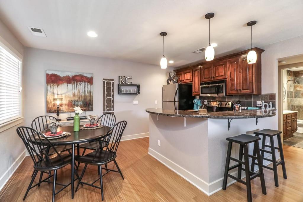 Villa Amazing Locale 2Kingbr 1Bth Kansas City Esterno foto