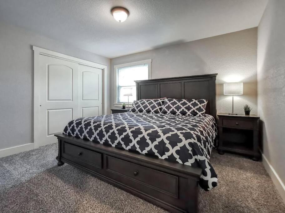 Villa Amazing Locale 2Kingbr 1Bth Kansas City Esterno foto