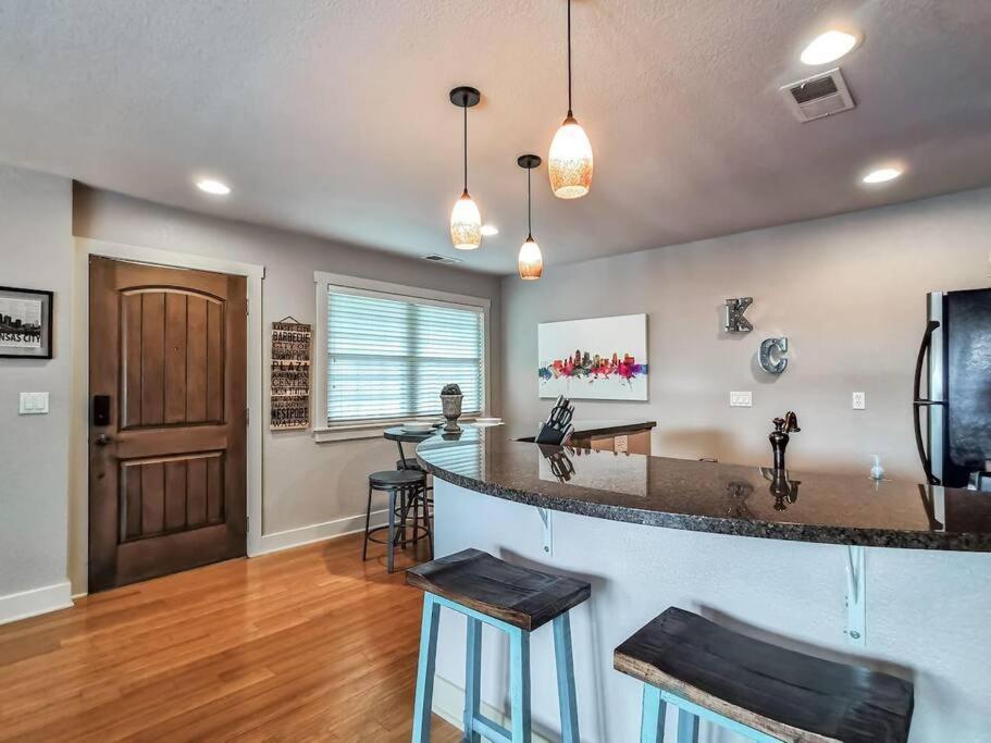 Villa Amazing Locale 2Kingbr 1Bth Kansas City Esterno foto