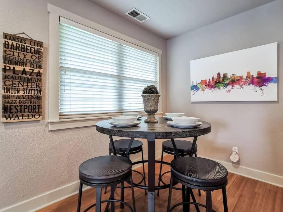 Villa Amazing Locale 2Kingbr 1Bth Kansas City Esterno foto