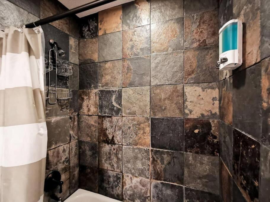 Villa Amazing Locale 2Kingbr 1Bth Kansas City Esterno foto